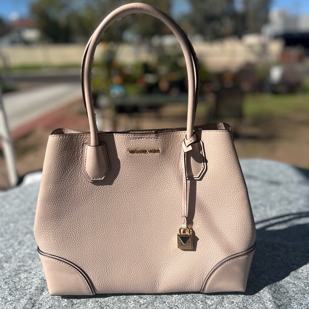Michael Kors Mercer Gallery Medium Leather Satchel 🌷